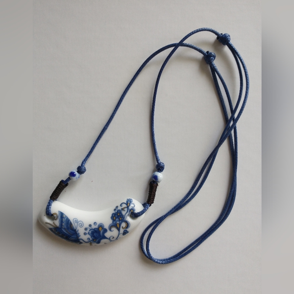 Faux Ivory Cinch Necklace